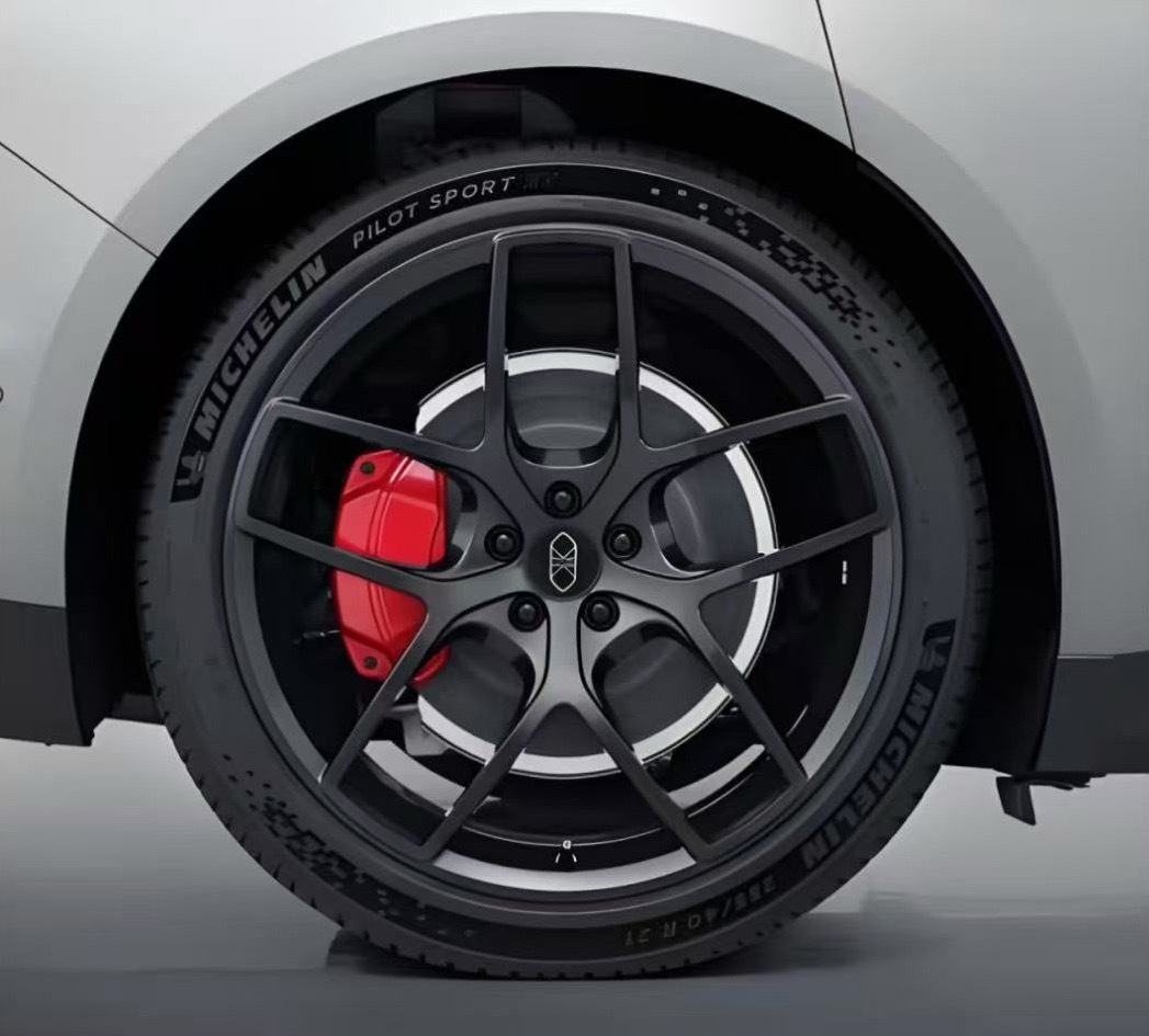 智界汽车 近日，智界汽车关联公司安徽智界新能源汽车有限公司发生工商变更，余久锋卸