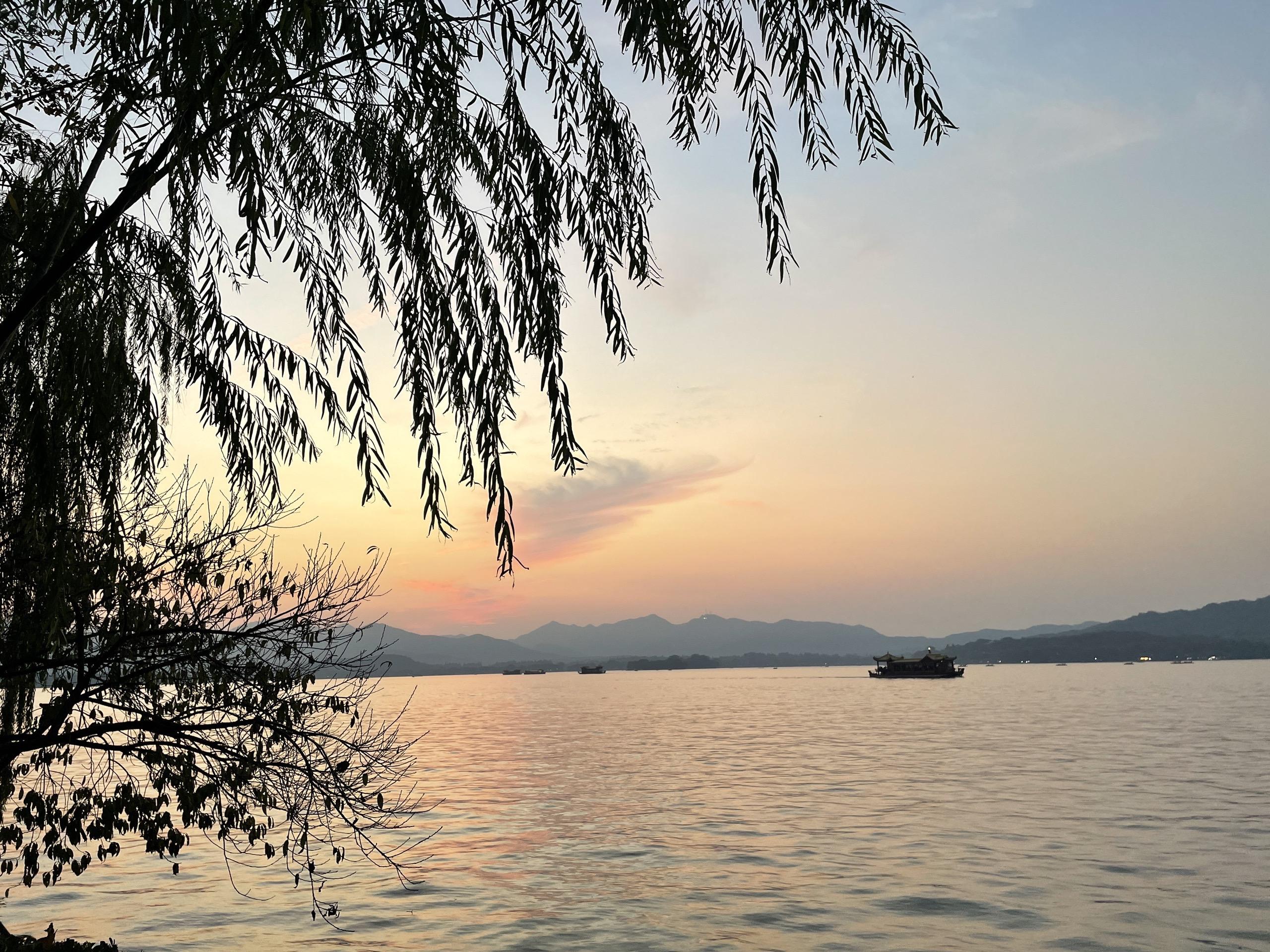 西湖边听西湖水