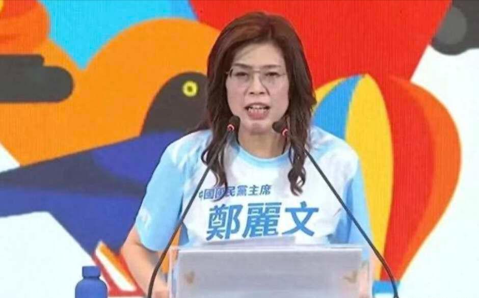 郑丽文急了！之前赖清德当局搞出 "致癌油" 风波，民怨沸腾，本是蓝营收割选票的天