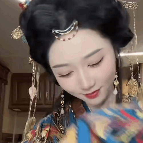 还是想跟某个姐姐说承认自己的剧没有意义没什么因为大部分剧都没有意义承认自己平庸普