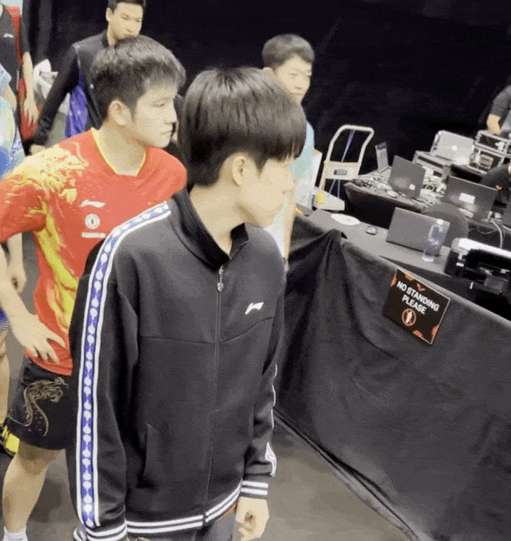 我看🤡就这样👇🏻 