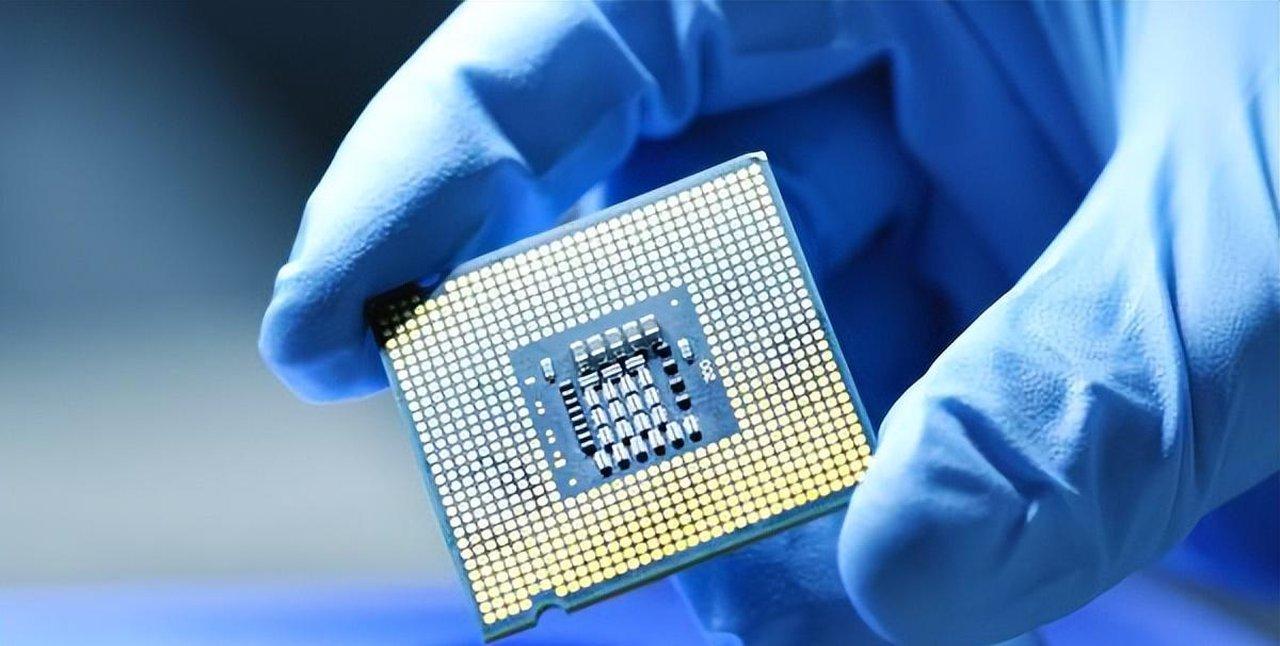 芯片行业惊现内鬼，核心技术遭外泄流向日本
 
日本在芯片领域态度越发强硬，背后离