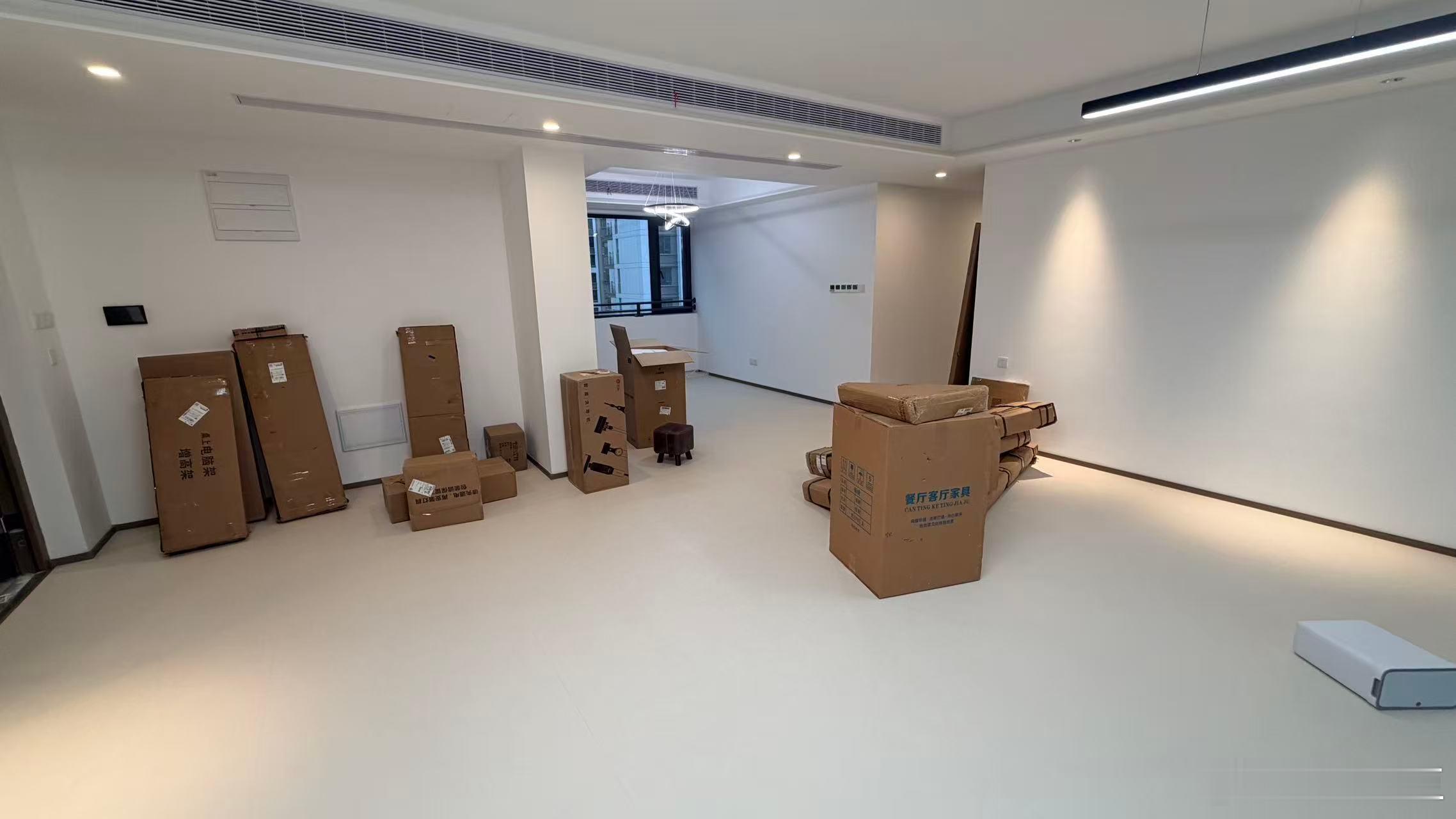 工作室装修进度+1地面铺好了，现在开始软装+办公家具