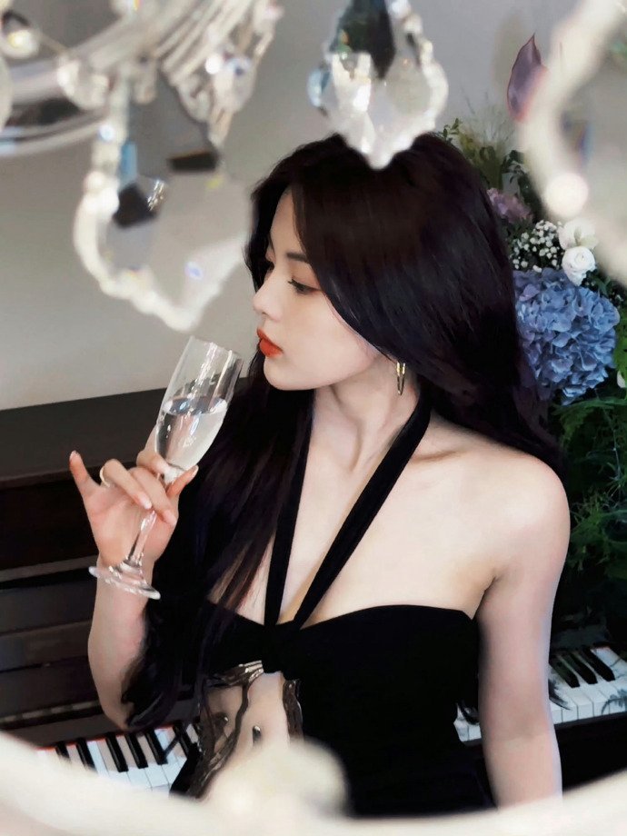 杨超越妹妹真的好美[憧憬] ​​​