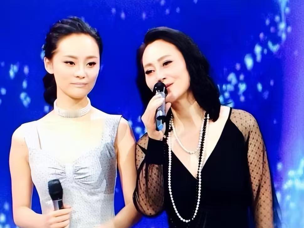 谁能想到，宋佳的女儿张楚楚，竟彻底退圈了。
当年她可是娱乐圈最被看好的星二代，起