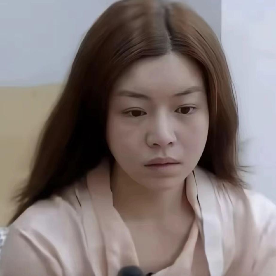 陈妍希的演技好不好，
我暂且不讨论这个，
但是有一点我非常确定的是，陈妍希的脸百