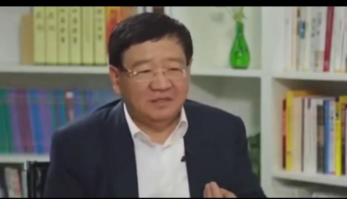 徐小平在吐槽创业者。在俞敏洪遭遇罗永浩的网爆过程中，让人失望的是徐小平和王强没发