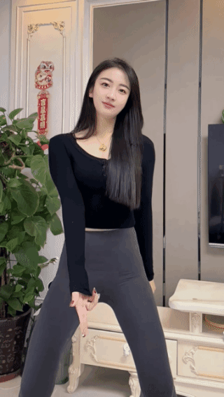 网友感叹:
现在真是美女如云啊！
我年轻时
为什么见不到一个？
现在我老了，
反