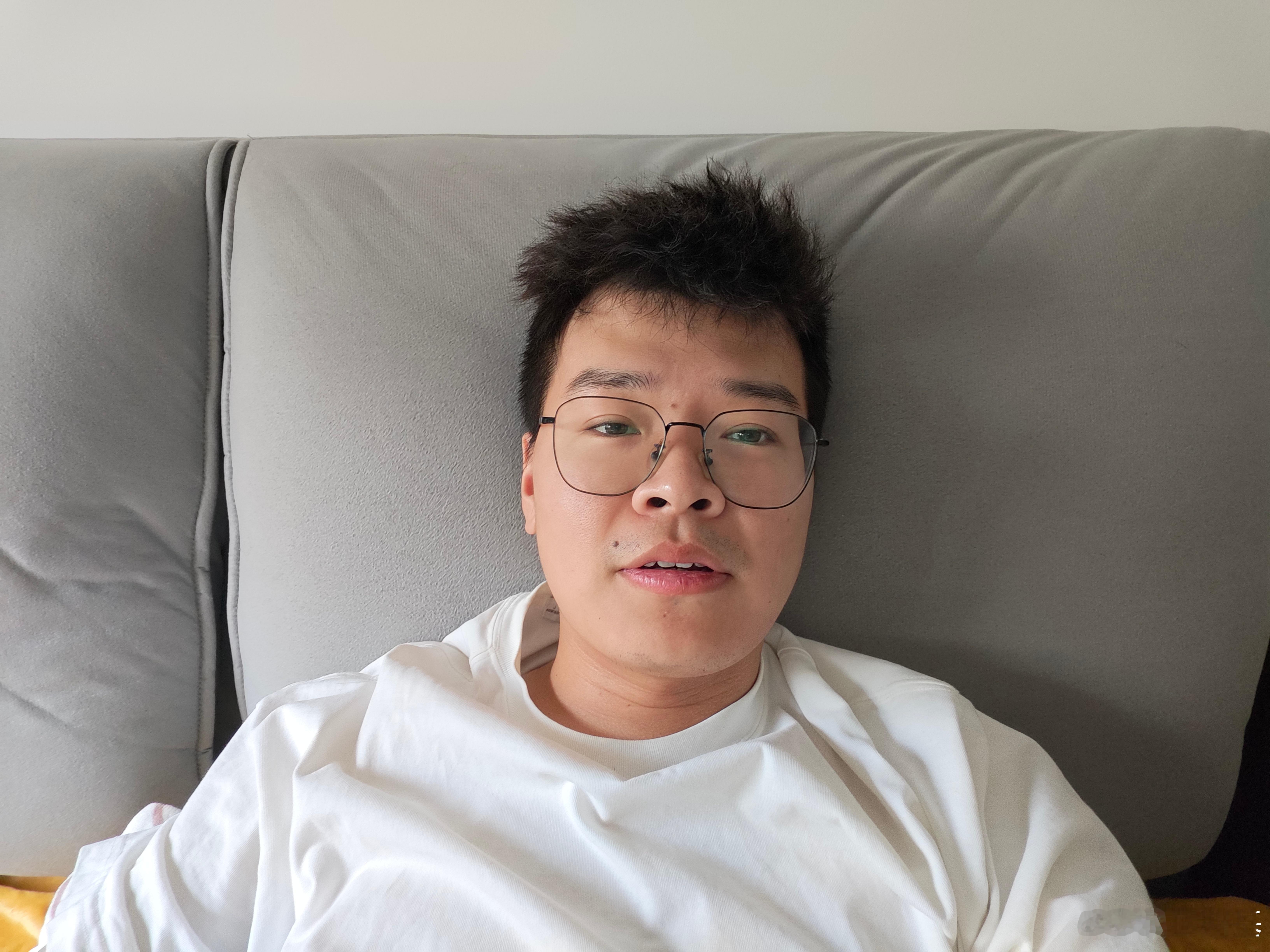 今天状态不错能下床多走几圈了早上起来洗洗头发刮刮胡子称了一下 已经瘦了快8斤基本
