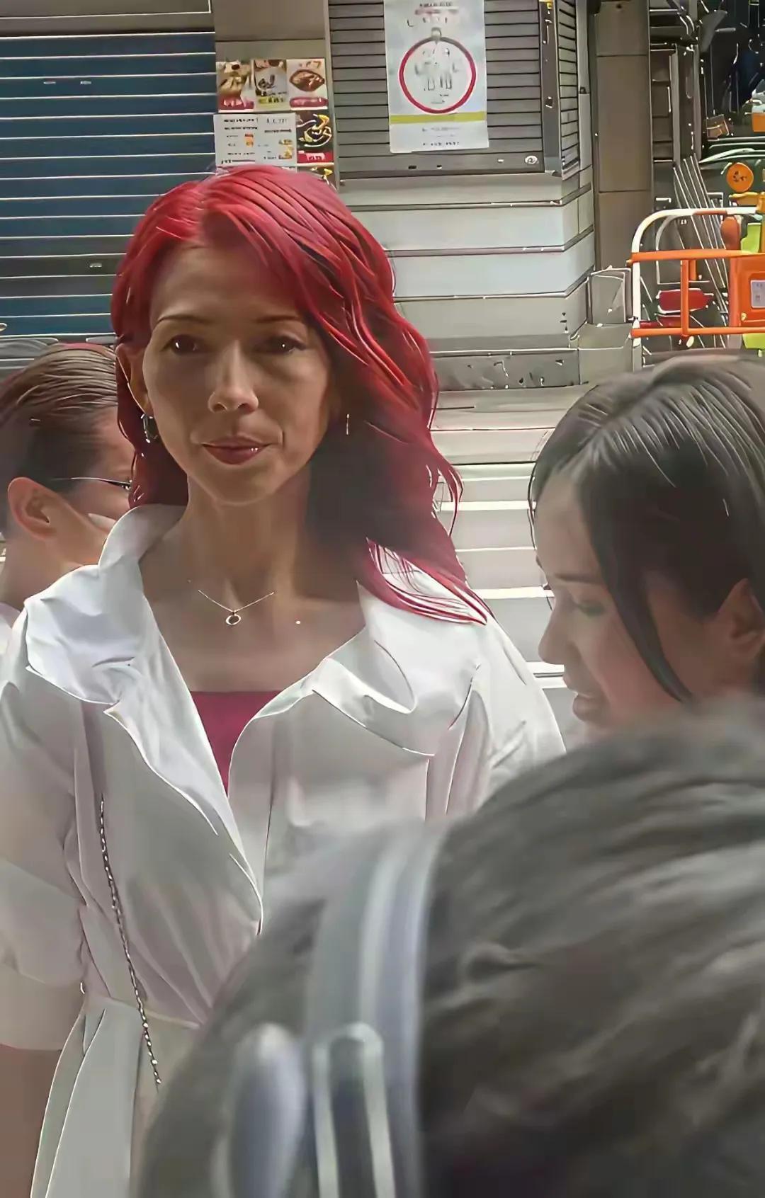 这个好像蔡少芬，又不怎么像。
她没有这么老。