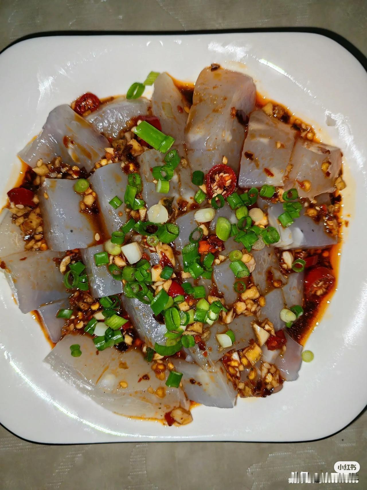 很多人都问林哥

红苕粉拿来有什么用，他们只知道红苕，可以拿来做红苕粉条……

