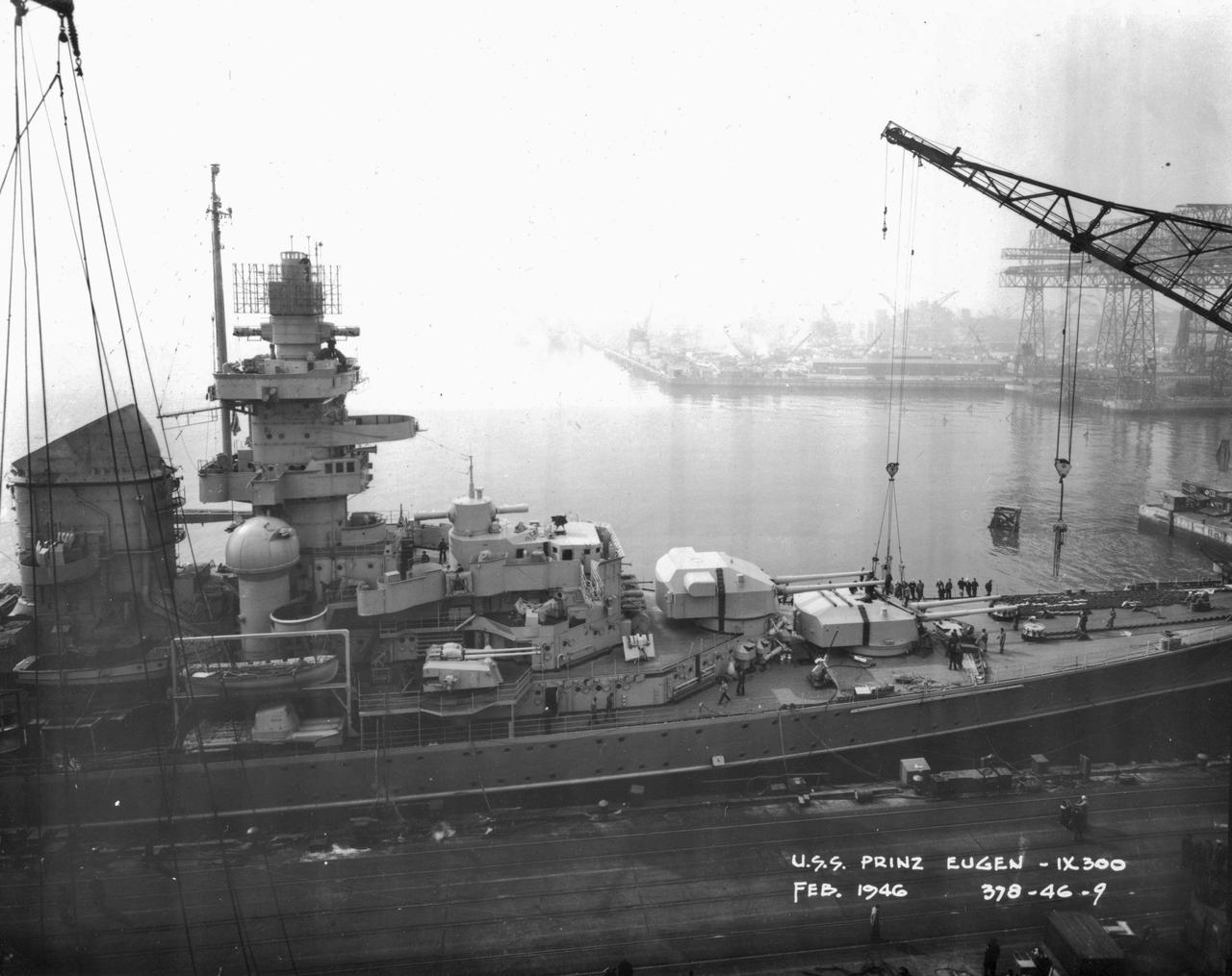 二战结束后的“欧根亲王”号重巡洋舰
图1和图2：1946年“欧根亲王”号停靠在美
