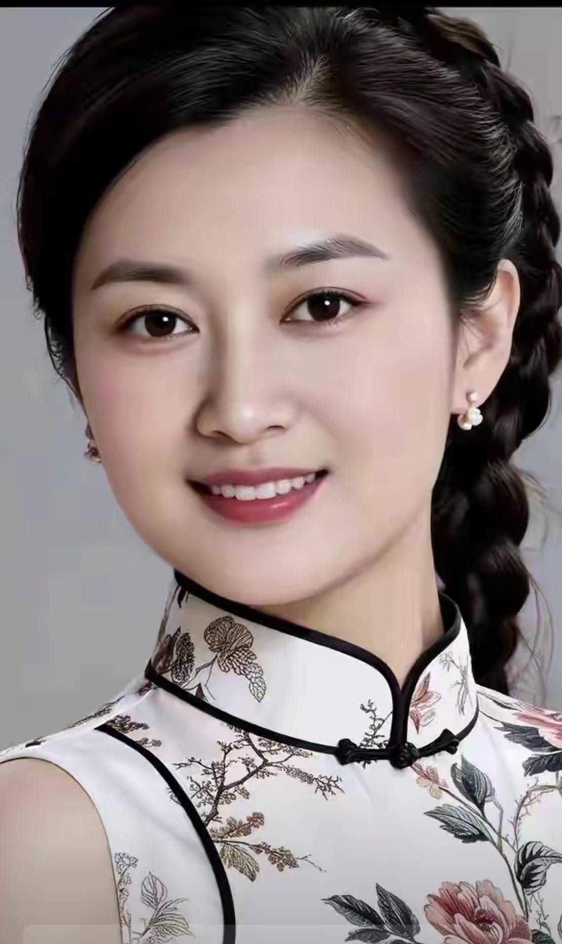 上联：花间定有相思句；下联才友请月下焉无肺腑言。