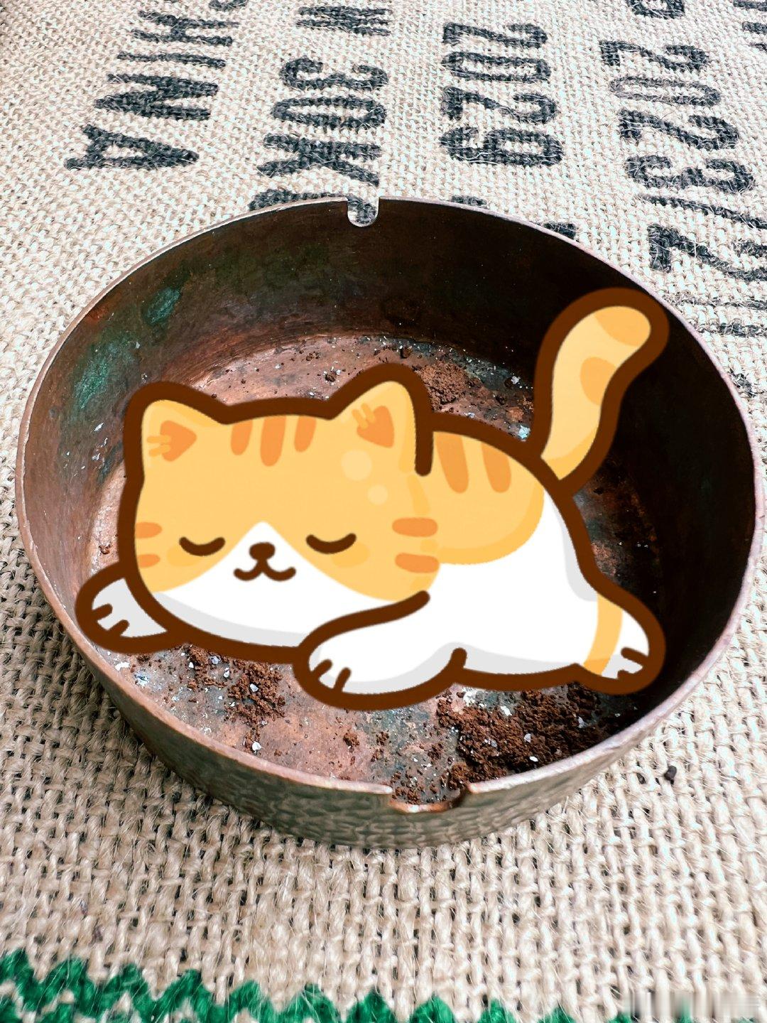 烟灰缸一边粗一边细 