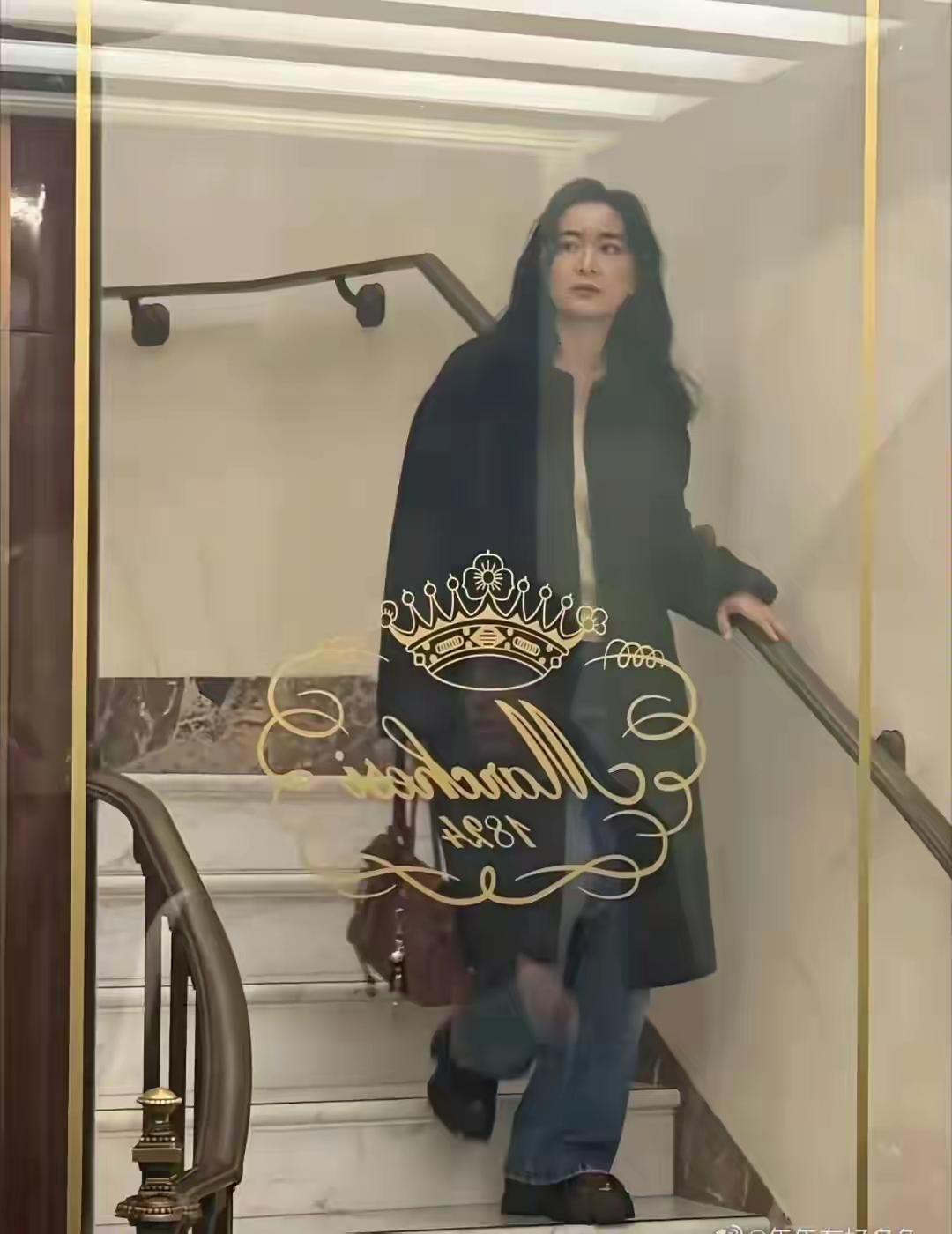 现在小品和综艺再也见不到贾玲身影了，对于观众而言，挺遗憾的。
现在的贾玲，早已不