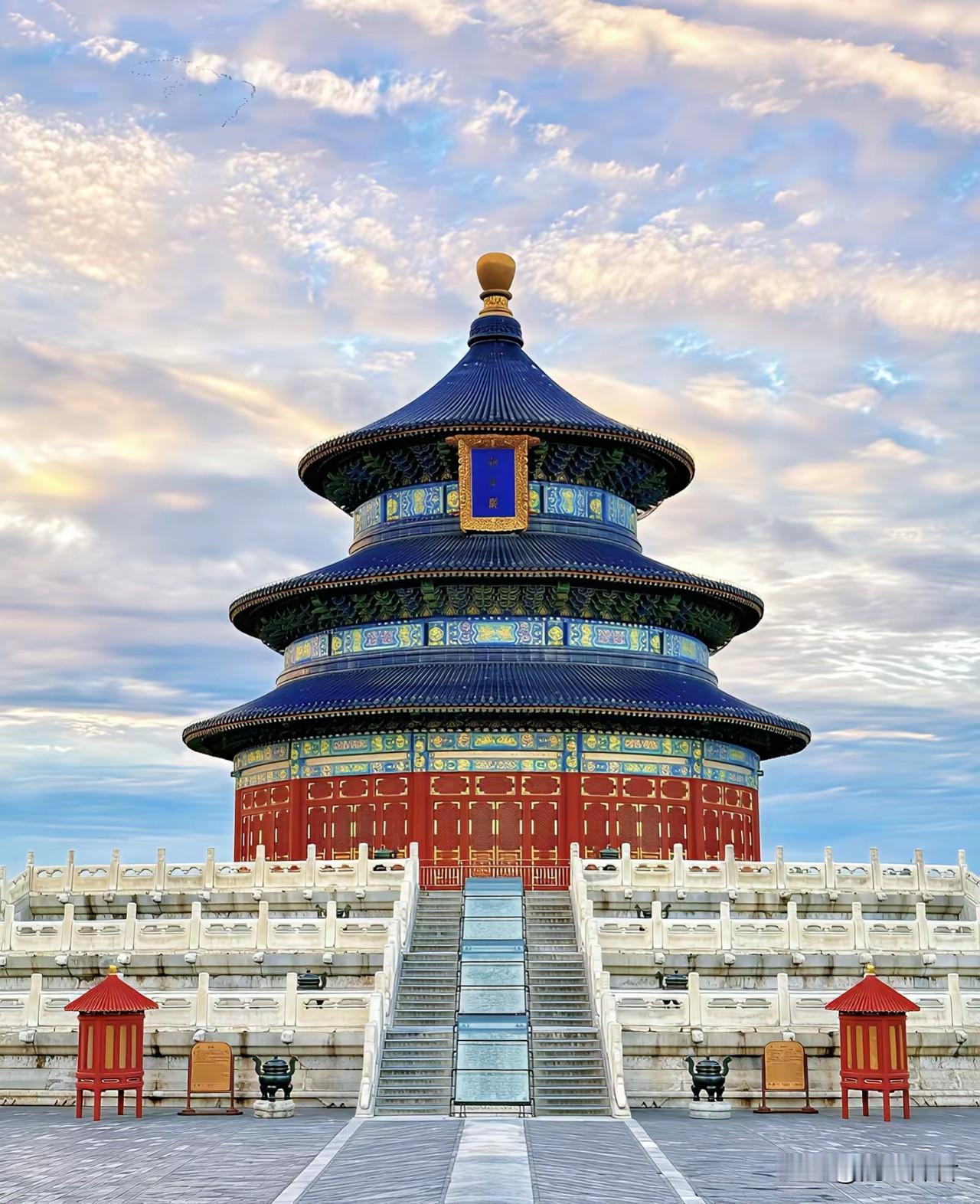 告诫现在的年轻人:
1、千万不要替人担保，不要问为什么，王健林就是例子。
2、千