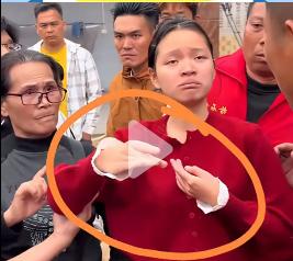 大家看拾石村乩童姑娘的手势，就这不是妈祖选的是谁选的？！

一般人生气要吵架的时