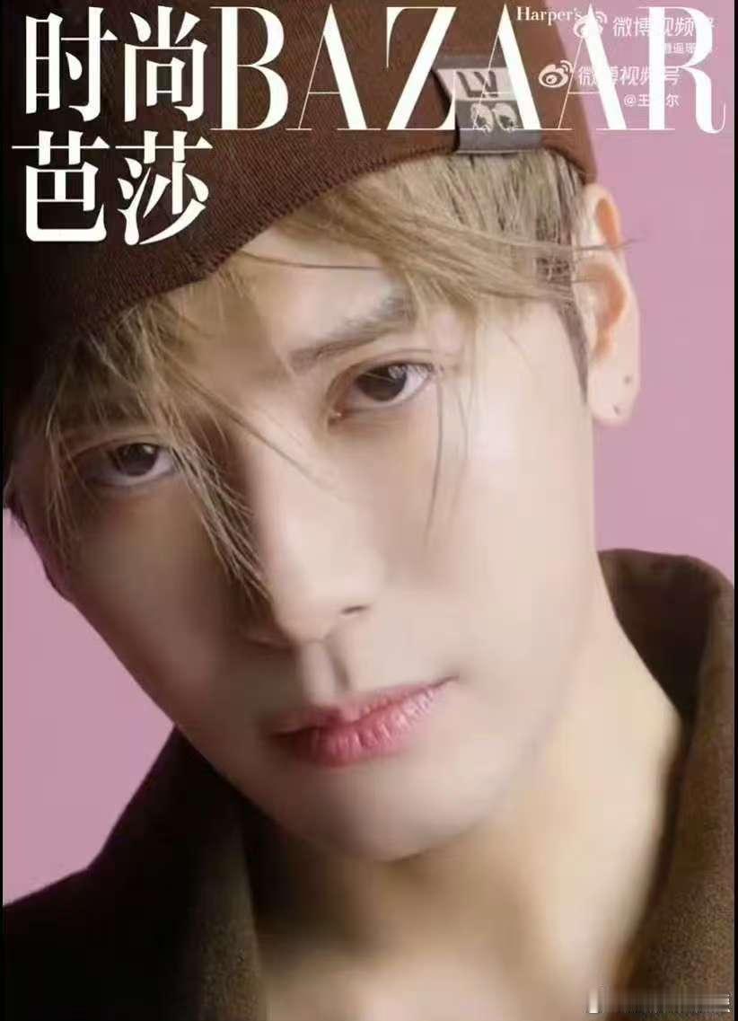 王嘉尔芭莎封面和新专联动了 时尚封面秒变新专预告，王嘉尔把音乐元素玩进了造型里。