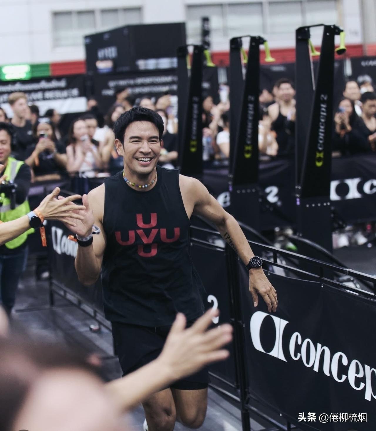 Great去参加HYROX比赛，赛场里面竟然遇到了迷妹Jackie。。
Grea