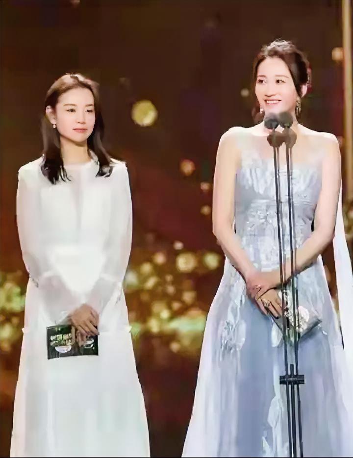 感觉董洁输了，在身高面前，颜值不值一提。
身材都不错的情况下，颜值更重要。
如果