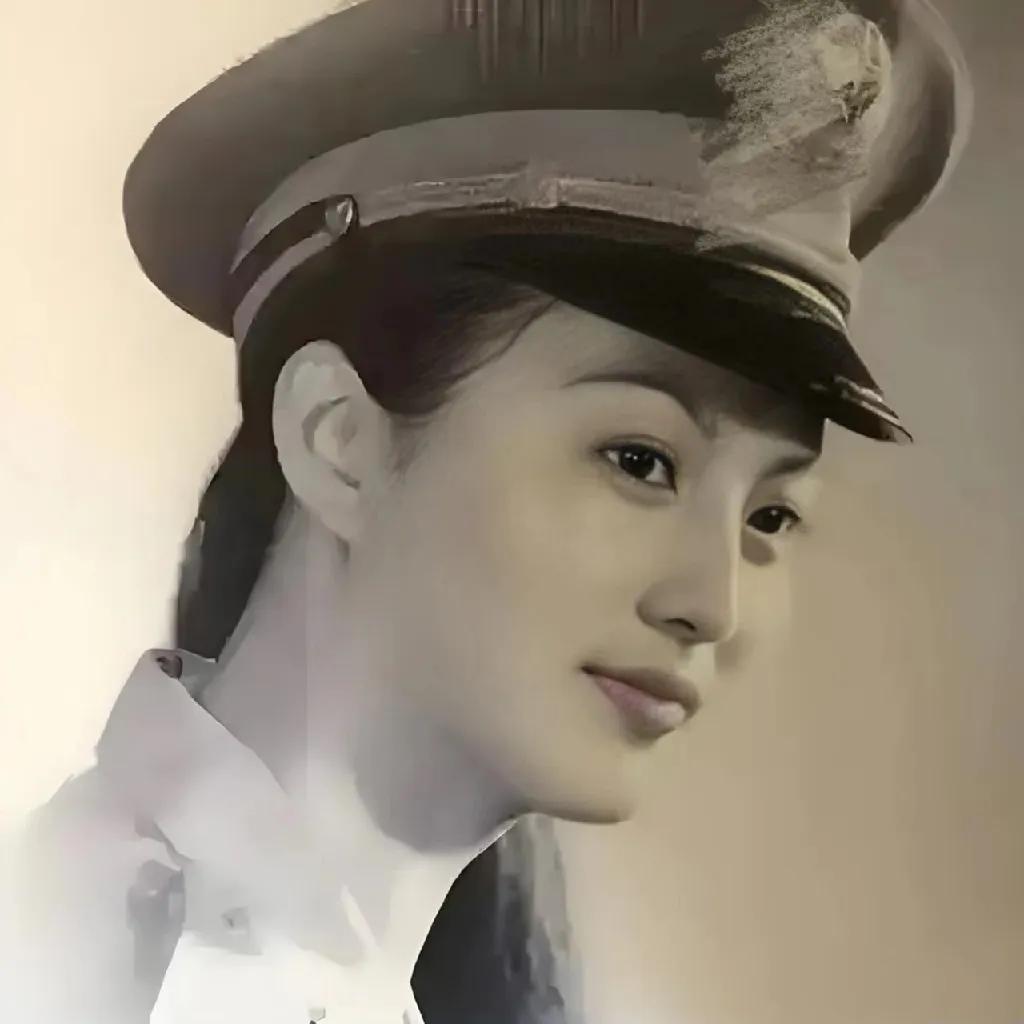 “香妃”刘丹年轻时的一张留影，她在《还珠格格第二部》中饰演含香，可惜因车祸遇难，
