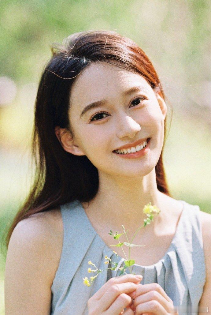 夏梦新剧自己吓自己 夏梦在新剧里演的赵瓣儿，简直是“自己吓自己”的典范！验尸新手
