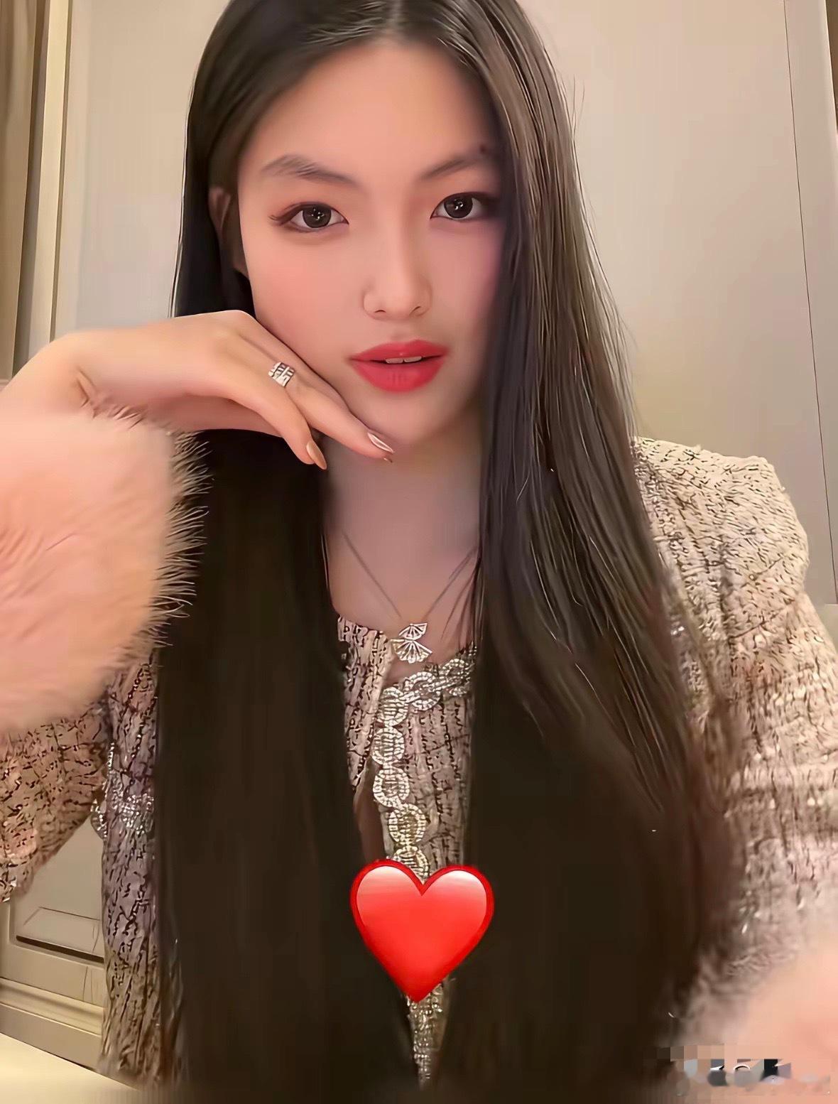 王诗龄的人生，让我坚信有种人生来是享福的。含着金汤匙出生，老天爷不仅给她造了一副
