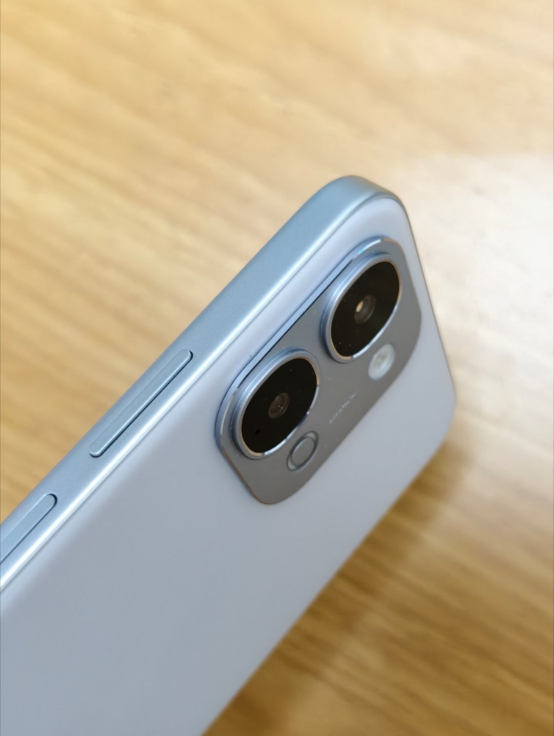 7200毫安时的电池续航安全感就是顶，惬意呀，日常用一天到晚上还能剩下很多。然后