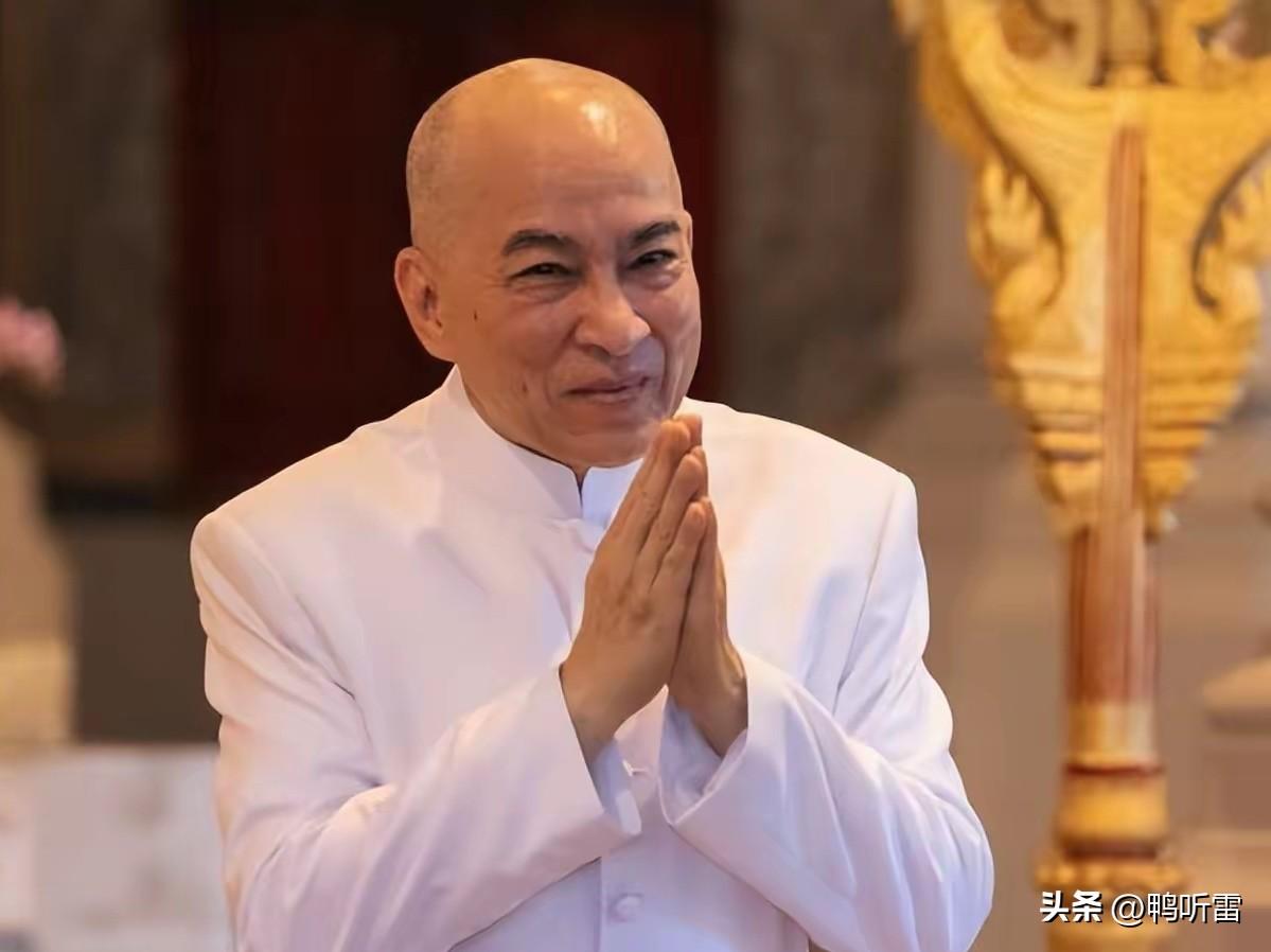 洪森的高光时刻来了，泰国现在新总理刚选上，按理说都没空理边境的事。国王西哈莫尼基