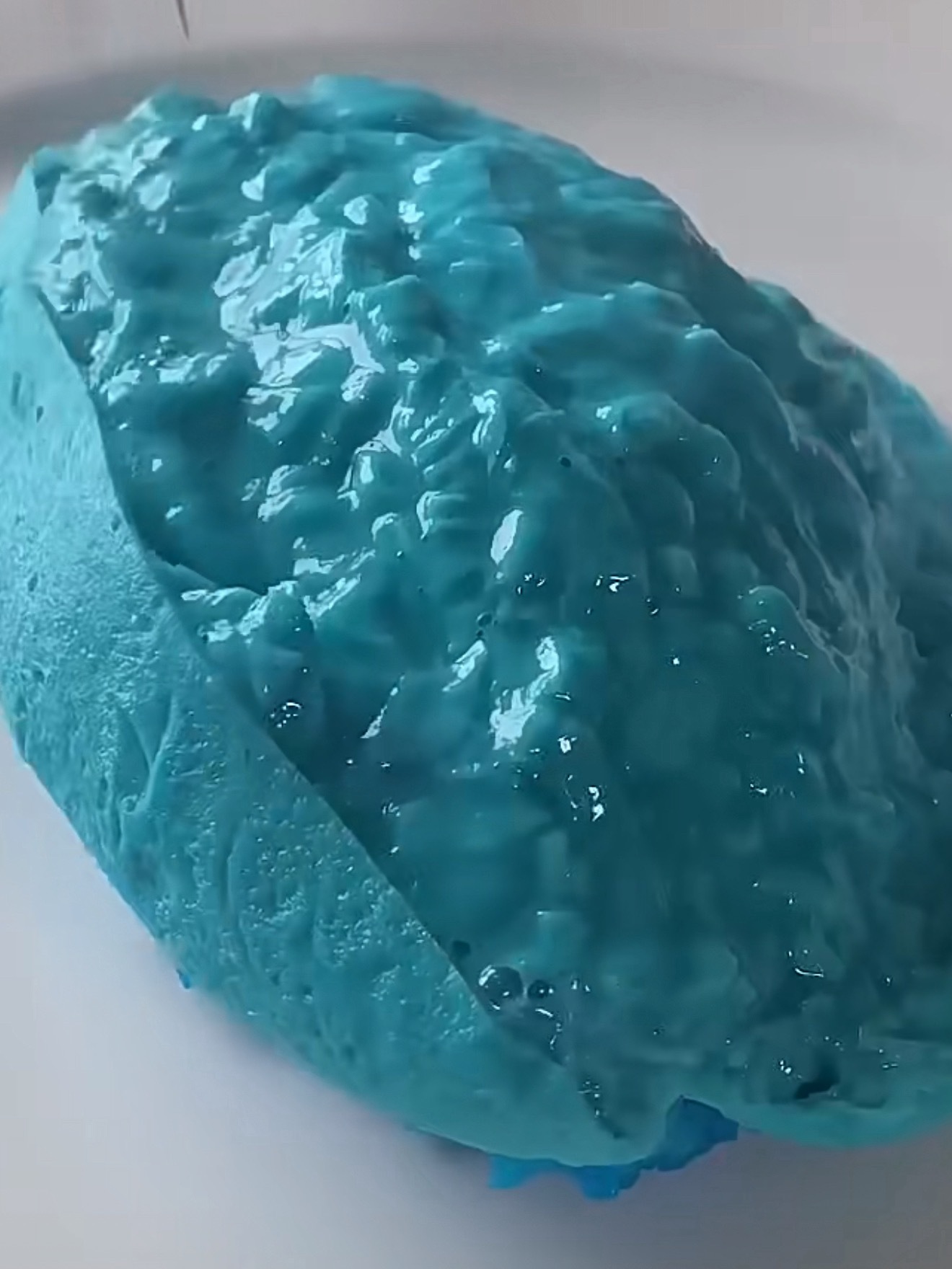 蓝色果然抑制食欲减肥的有福了，把食物做成蓝色就可以减少摄入热量了我有一个想法， 