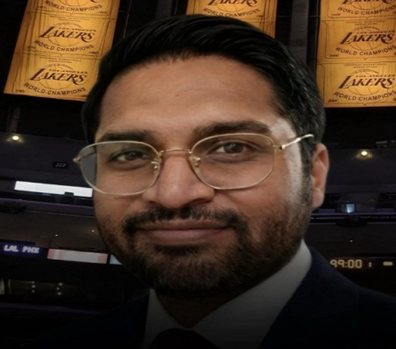 据ESPN报道，湖人队在休赛期进行了首次重要的人事调整，聘请罗汉·拉马达斯担任助