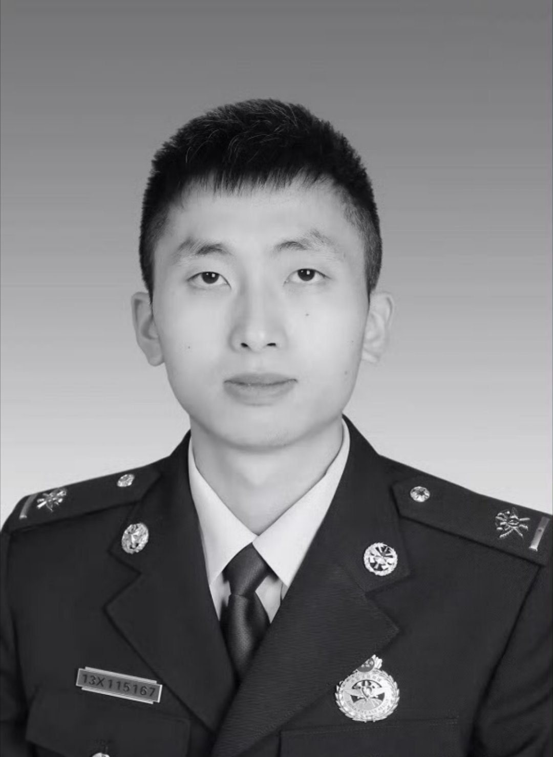 消防英雄张伟杰，2019年11月25日，在参加福州市仓山区盖山镇叶下村民房火灾扑