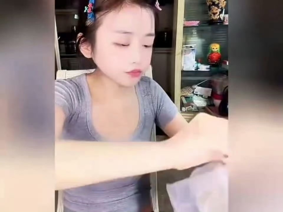 为什么司晓迪长这样还敢在直播间拉踩女明星引起对立啊 