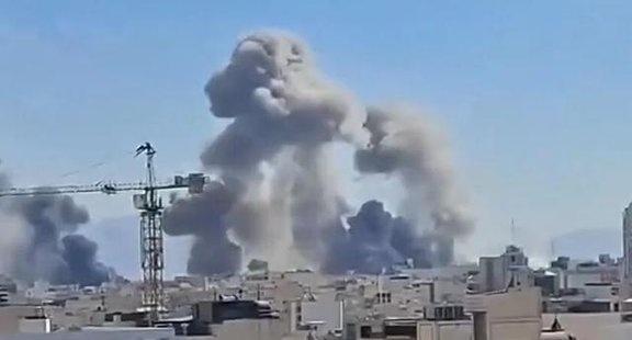 狗急跳墙！
以色列昨天撕毁联合国宪章，
今日竟到联合国告伊朗，
以色列昨日炸毁巴