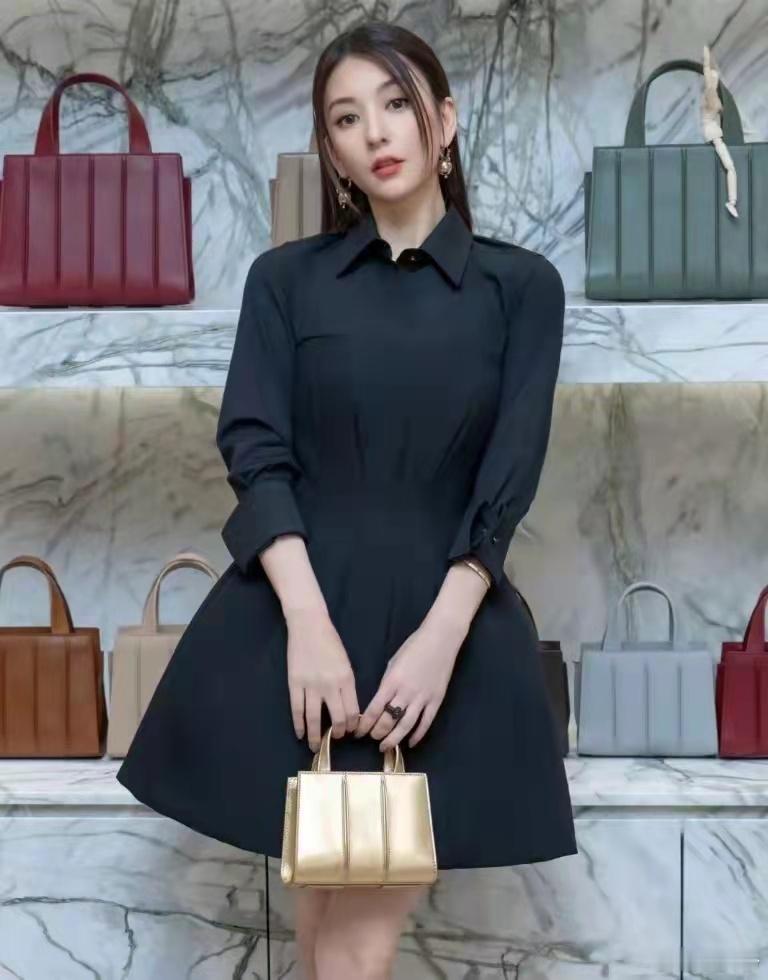 郭富城娇妻出席活动，被传怀三胎后踩恨天高亮相，比赵丽颖那个劈叉更有说服力吧！ ​