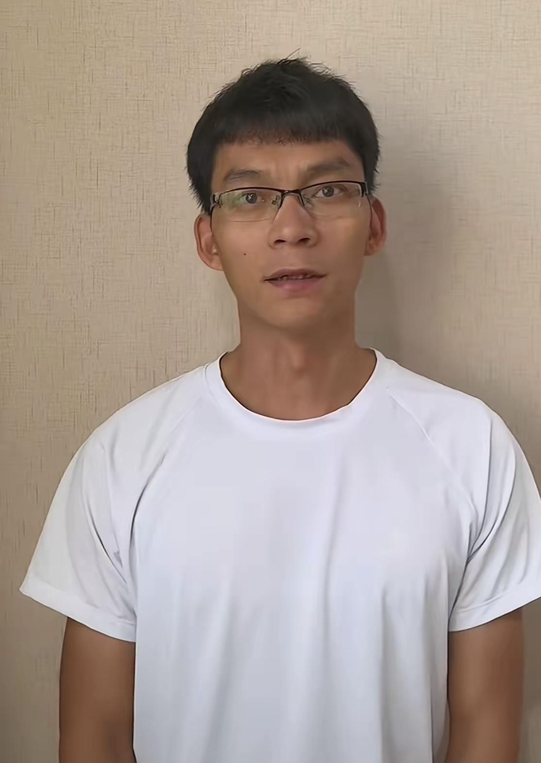 唐尚珺今天非常开心，抖音粉丝突破100万特意拍视频感谢大家包容与支持。

唐尚珺