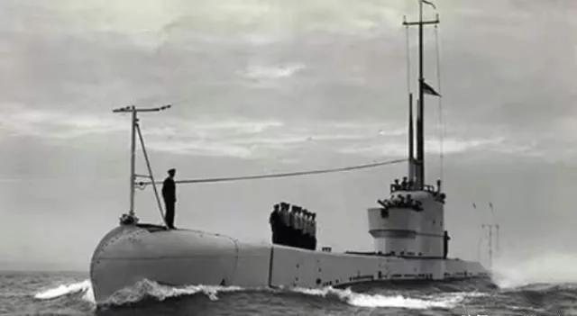 1972年，我国在威海卫海域打捞出一艘潜艇，拆解下908吨钢材，然而，英国首相却
