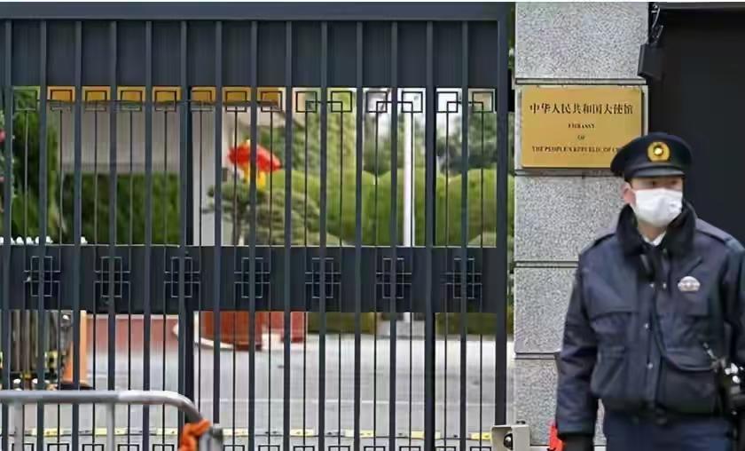 使馆区域遭闯入，司法定性拖延二十一天，正式道歉何在？
3月24日，一名日本自卫队