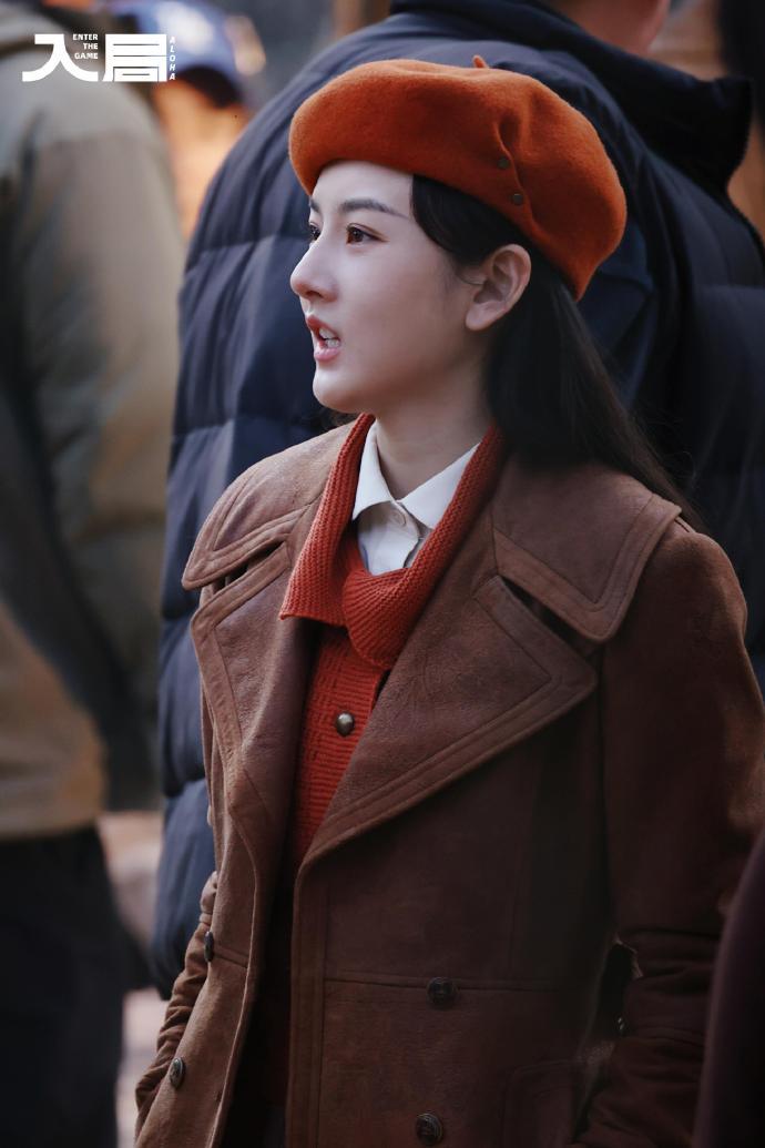 宋祖儿贝雷帽格纹look 宋祖儿入局民国拽感路透 宋祖儿贝雷帽格纹look，宋祖