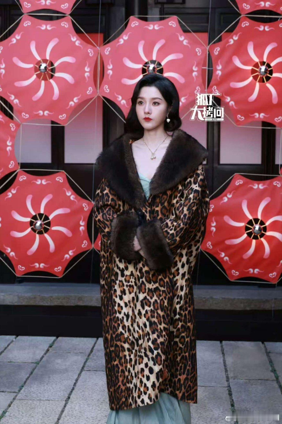 宋祖儿华伦天奴活动宋祖儿豹纹女郎宋祖儿豹纹女郎，哇塞， 