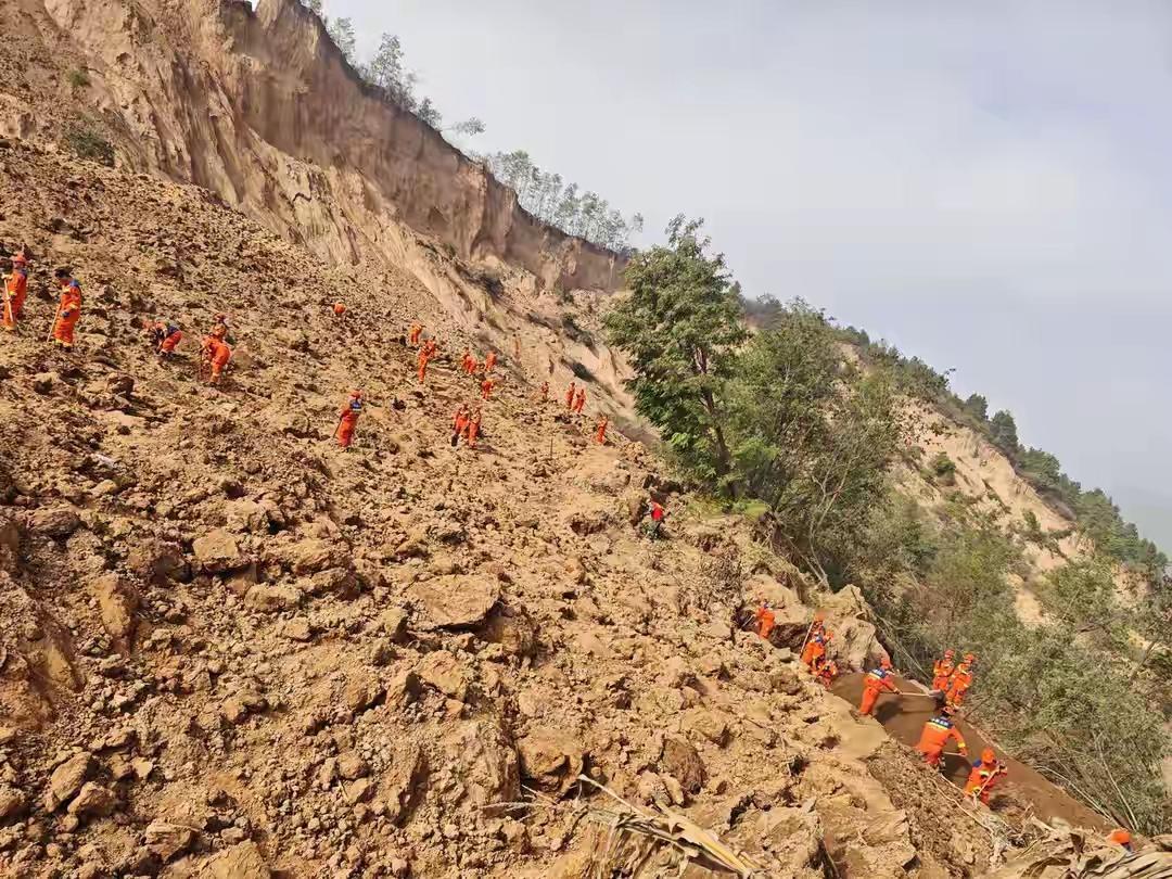 据旬邑县人民政府官方通报，10月24日10时许，旬邑县清塬镇马来腰村谈家塬组塬边