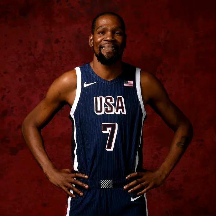 杜兰特后仰漂移压哨！半场21分！8-8，三分5-5！在FIBA赛场上，阿杜真是降