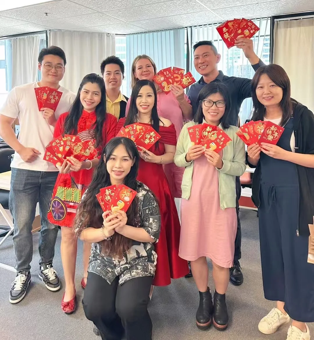 2025 浩宇移民的团队和它的朋友们祝福大家