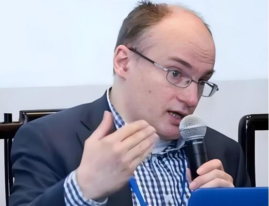 伊朗导弹库存打了近一个月，中国呢？俄罗斯专家：能直接锁定战权
中东战争打到今天，