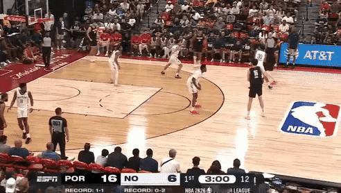 今日NBA夏季联赛，开拓者对阵鹈鹕进行中。杨瀚森半场出战13分钟得到8分2篮板1