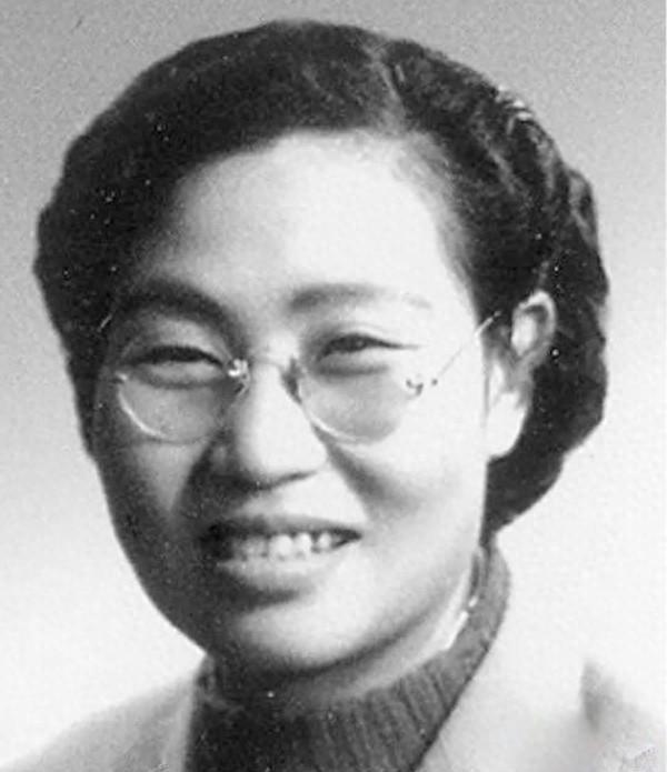 宾馆领导送田普两盆花引发许世友愤怒，专门召开会议并要求大家批评田普，态度不要保留