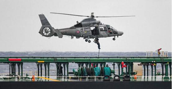 欧盟五国领导联名求救，俄277米巨轮无人驾驶漂流，4到6天撞海岸
 
意大利民防