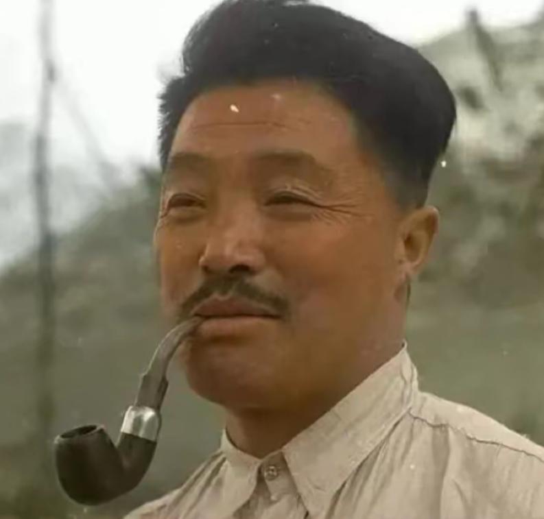 两把菜刀革命的贺龙，其最厉害的点，实际并不在于“勇猛”，毕竟勇猛的人常有，但能成