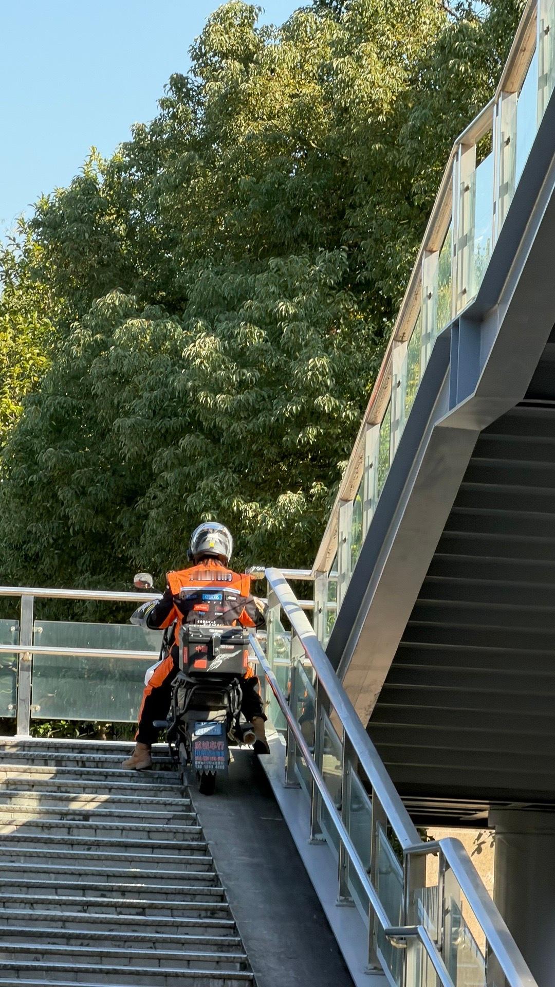 幻视在拍动作片 