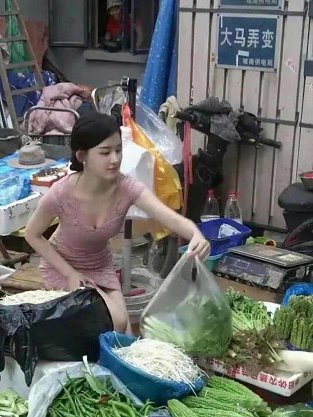 这么漂亮的卖菜小姐姐，感觉都能去当明星了 